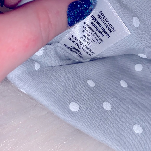 Bundle Of Gerber&Carter’s Newborn-3M Pull On Hats - Picture 3 of 5